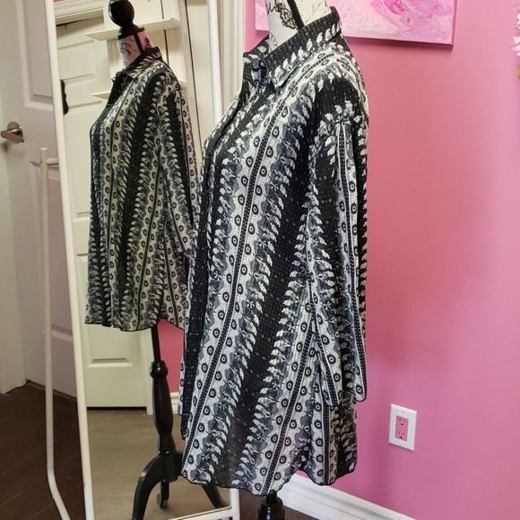 NWOT 💟 Casa Donna Long Button Shirt Blouse Top - Picture 7 of 13